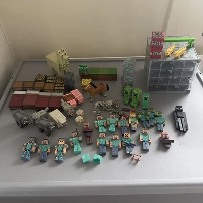 MINECRAFT FIGURE JOB LOT WITH CARRY CASE 30 Larger Figures, Lots of Blocks - Image 1 of 4