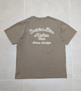 Camiseta Dior 'Christian Dior Atelier' Calce Relajado Caqui - XXL - Precio de venta sugerido por el fabricante 800 GBP - Imagen 1 de 14