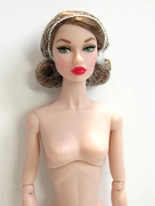 MYSTERY DATE BOWLING POPPY PARKER NUDE WITH STAND & COA INTEGRITY TOYS - Picture 1 of 8