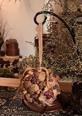3"W PRIM RUSTIC CABIN DRIED SPICES/CRANBERRY BALL ORNIE/PEG HANGER/SHELF SITTER - Image 1 of 4