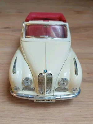 Modellauto BMW 502 von 1955 Maisto beige u. roter Innenausstattung Schöne Patina - Bild 1 von 4