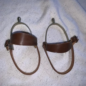 Espuelas antiguas nunca oxidadas del Príncipe de Gales y correas de cuero marrón caballería Aggies - Imagen 1 de 10