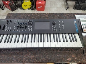 Yamaha MODX6 61-Key Synthesizer Synth Keyboard MIT POWER SIPPLY UND SOFTCASE - Bild 1 von 11
