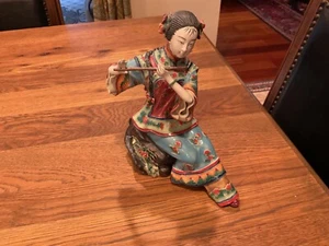 Statuina porcellana cinese vintage Shi Wan "Signora che suona il flauto" - alta 9" - Foto 1 di 10