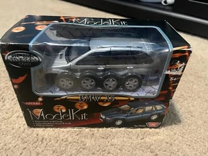 1:24 Motormax Die-cast Metal Body BMW X5 Modelkit - Picture 1 of 3