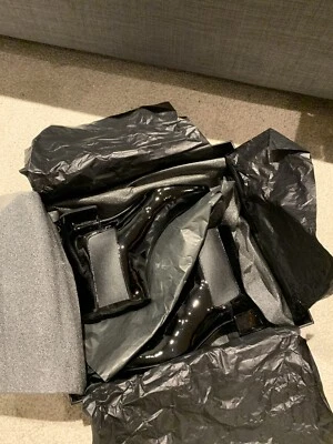 Saint Laurent Paris Bebés Chelsea Charol Botas 36.5 Nuevas $1195 Foto 1 de 4