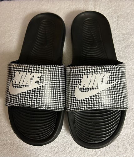 Slides da donna Nike Victori One stampa taglia 9 bianco nero CN9676 009