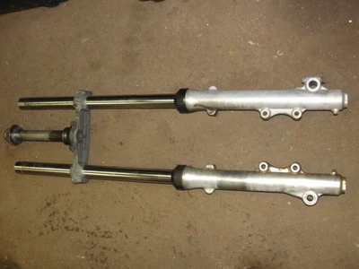 Kawasaki KZ 550 C 1983 horquilla delantera suspensión horquillas triple árbol KZ550 KZ550C LTD Foto 1 de 4