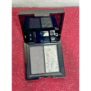 Shaina B. Miami Pressed Eye Shadow Duo Venetian Gray QUEEN OF DIAMONDS 0.07 oz - Picture 1 of 5