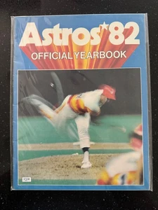 Houston Astros Yearbooks, 3 - '82 & '99(2) and Magazine (June '99) - Picture 1 of 12