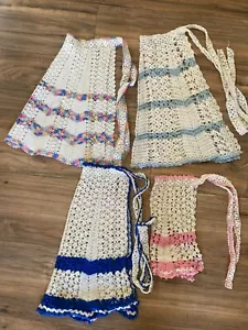 Lotto 4 pz vintage cotone all'uncinetto mezzo grembiule rosa blu multi bianco 1 bambino BELLO! - Foto 1 di 6