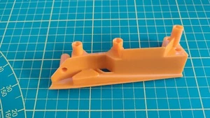 Pièce latérale gauche orange Clementoni mon atelier mécanique Lamborghini D71 - Foto 1 di 2