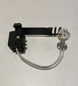 MR16 GU5.3 lamp holder & Bracket for 12V halogen or LED bulbs - Pack of 18 Used - Picture 1 of 3