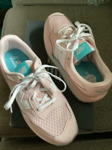 Zapatos New Balance Niños #237 Rosa Blanco Talla 5 1/2 Nuevo en Caja Venta al por menor $64.99 - Imagen 1 de 6