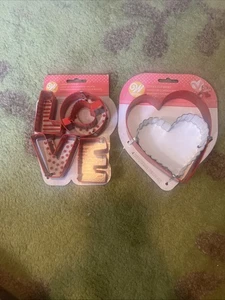 Wilton cookie cutter set Valentine’s Day - Picture 1 of 5