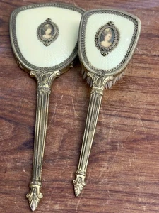 Juego de tocador camafeo vintage de 2 piezas de latón filigrana decoración cepillo y espejo - Imagen 1 de 9