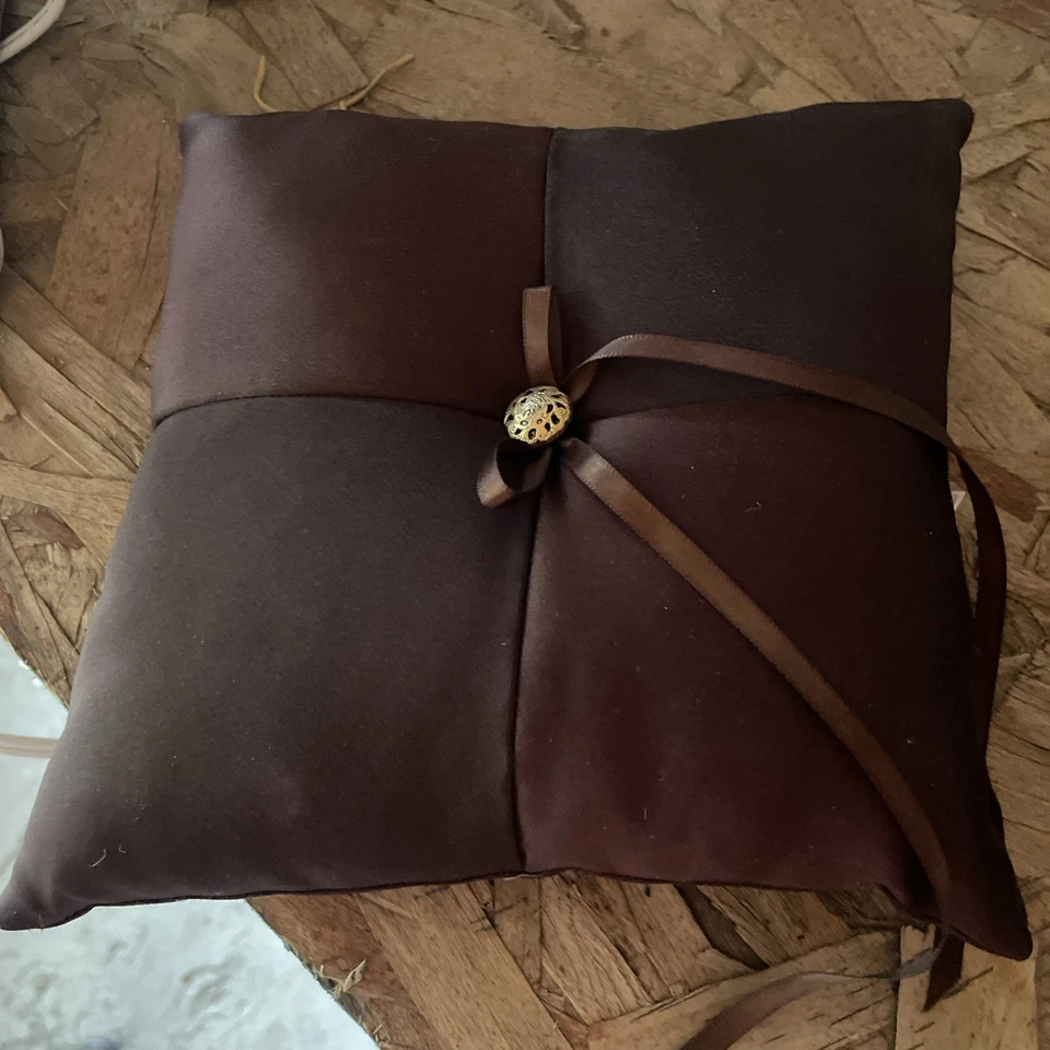 Travesseiro de anel marrom - Imagem 1 de 2