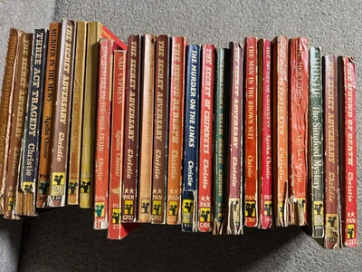 24x Agatha Christie Poirot VINTAGE Great Pan Earlies STUNNING UNIFORM BUNDLE - Image 1 of 4