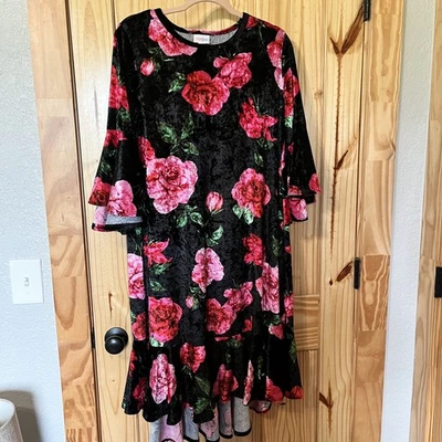 Vestido LuLaRoe (Talla XL) CiCi Rosas Rojas Floral Negro Volantes Terciopelo Aplastado!  Foto 1 de 3