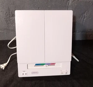 Jerdon JGL9W Specchio Trucco Bianco Tri-Fold Due Lati Illuminato Ingrandimento 5x - Foto 1 di 10