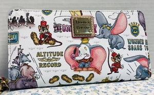 Nuovo con etichette * Dooney & Bourke * Disney * Disney Parks * Dumbo * portafoglio * 19278G S219 - Foto 1 di 10