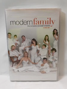 Modern Family: The Complete Season 2 DVD w/Extras (3 Disc Set) Brand New - Picture 1 of 3