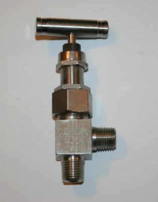 1/4" MNPT 316ss Angle Needle Valve (6000 Psi) Whitey Swagelok SS-3NTRM4-A-SH - Image 1 of 3