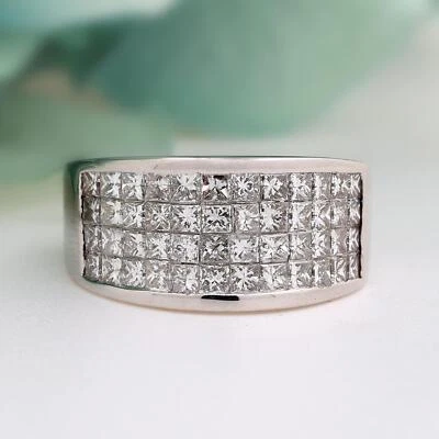 Anillo de banda ancha con racimo de diamantes talla princesa de 2,50 TW de oro blanco de 18 quilates talla 5,75 Foto 1 de 4
