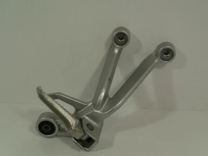 Reposapiés derecho Suzuki GSXR 1000 03-04 Pillion - original original - Imagen 1 de 5