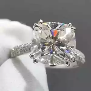 Fede nuziale solitario diamante coltivato in laboratorio taglio cuscino 3,20 ct oro bianco 14 kt - Foto 1 di 9