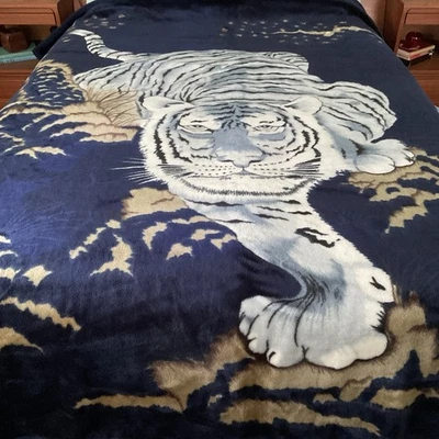 Manta Real Vintage VIP No.1 Talla 94" X 74" Blanco Tigre Acrílico Corea Rara Foto 1 de 4