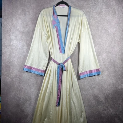 Bata Vanity Fair vintage para mujer grande amarilla ligera mangas 3/4 con cinturón EE. UU. Foto 1 de 4