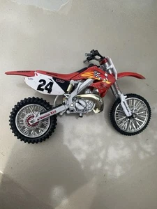 Honda Racing CR250R pressofuso 1:6 nuovo con scatola Ernesto Fonseca - Foto 1 di 5