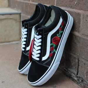 Vans Black Old Skool Red Rose Custom Handmade Schuhe von Patch Collection - Bild 1 von 20