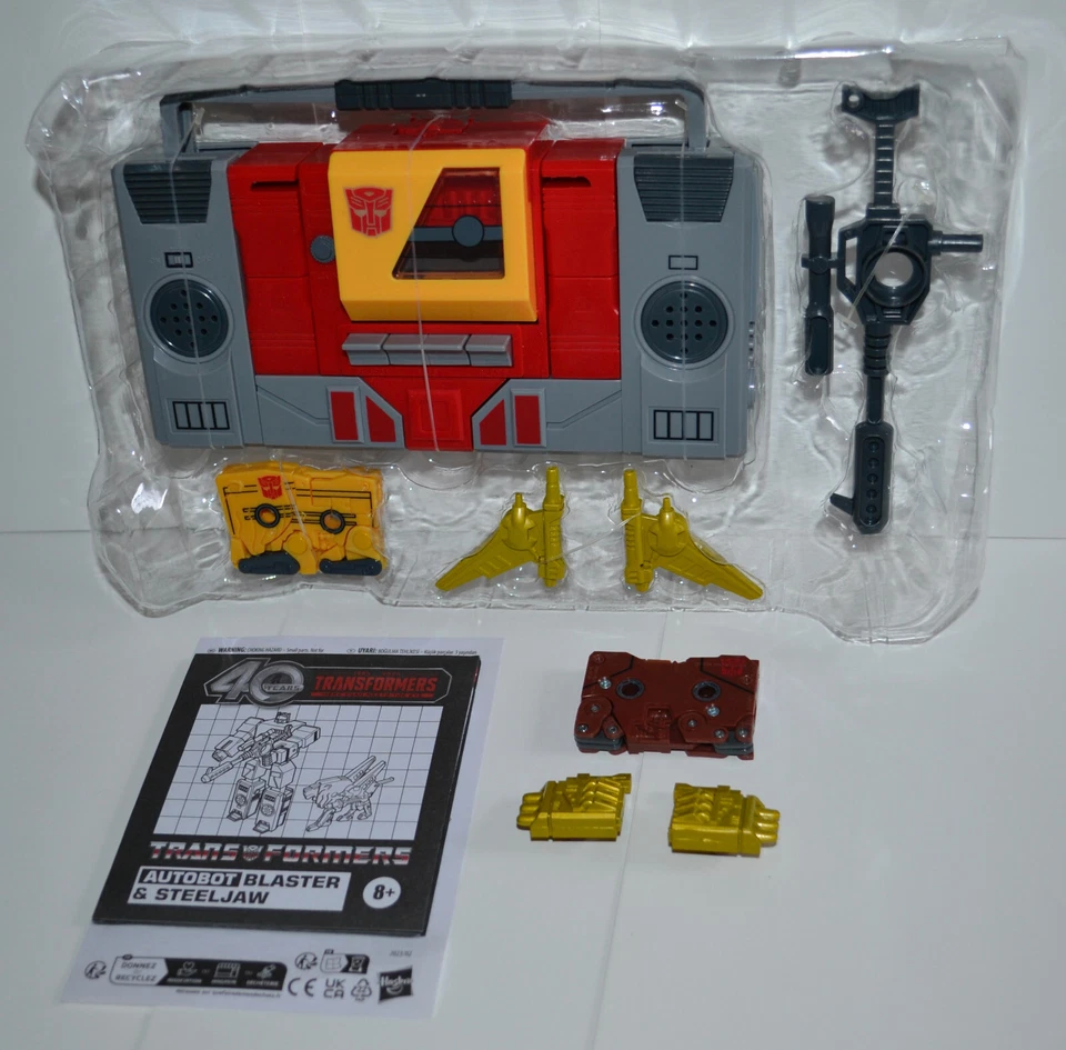 Transformers Retro 40th Anniversary Autobot Blaster and Steeljaw