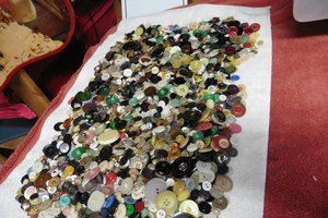 Vintage antike Knöpfe ca. 3 Pfund Basteln verschiedene Kunst - Bild 1 von 8