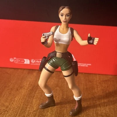 Figura de acción Playmate Toys Lara Croft Tomb Raider 2000 6 pulgadas con una pistola  Foto 1 de 4