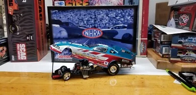 Coche divertido "autografiado" Tim Wilkerson 2009 Levi, Ray & Shoup Ford NHRA 744 HECHO Foto 1 de 4