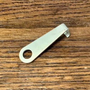 TRIUMPH TIGER 90 100 200 350 COIL RETAINER CLIP F6136 *ORIGINAL NOS!* - Picture 1 of 2