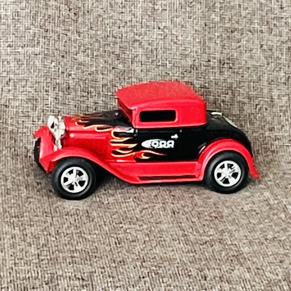 1999 Crown Premiums Die Cast Liberty Classics '32 Ford Roadster Bank (no key) - Image 1 of 4
