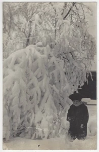 1909 Lake Mills, Wisconsin - REAL PHOTO Child Next to Tree Covered in Ice, Snow - Picture 1 of 2
