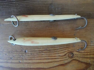 2 Plastic bone style surface jigs. 5.5" long. Made of plastic. nice! - Picture 1 of 3