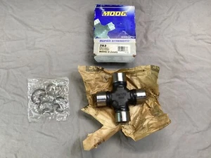 MOOG 282 Non-Greaseable Super Strength Universal Joint U-Joint - Foto 1 di 12