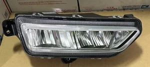 RIGHT đź’ĄPeterbilt P54-6199 Lamp Fog Driving Used Some Damage See Photos - Foto 1 di 22