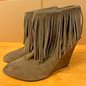 Chinese Laundry Arctic Fringe Suede Boho Wedge Bootie Size 8 - Picture 1 of 7