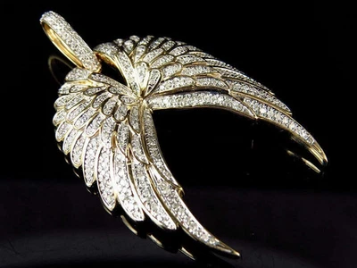 Colgante de diamantes VVS1 de corte redondo de 1,75 pulgadas con alas de ángel abiertas de oro amarillo de 14 k Foto 1 de 4