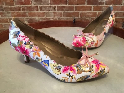 Bomba de salón Me Too Caprice de cuero floral blanco borde de vieira 10,5-11 NUEVA Foto 1 de 3