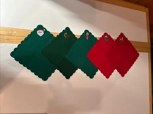 Five Christmas Holiday Fabric Cocktail Napkins Embroidered Green Scalloped Edges - Picture 1 of 9