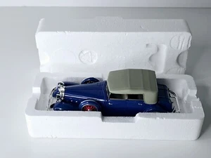 Signature - 1932 Chrysler Lebaron Blue - 1:32 Diecast - No Box - Picture 1 of 11