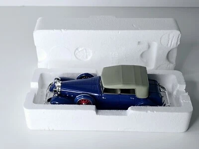 Signature - 1932 Chrysler Lebaron Blue - 1:32 Diecast - No Box - Image 1 of 4